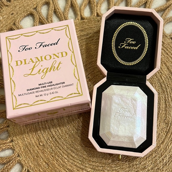 New in box - Too Faced Diamond Light Highlighter 💅🏼
